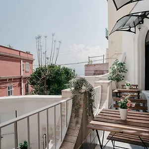 vista-napoli-residence-il-cortile.hotels-amalfi.com/